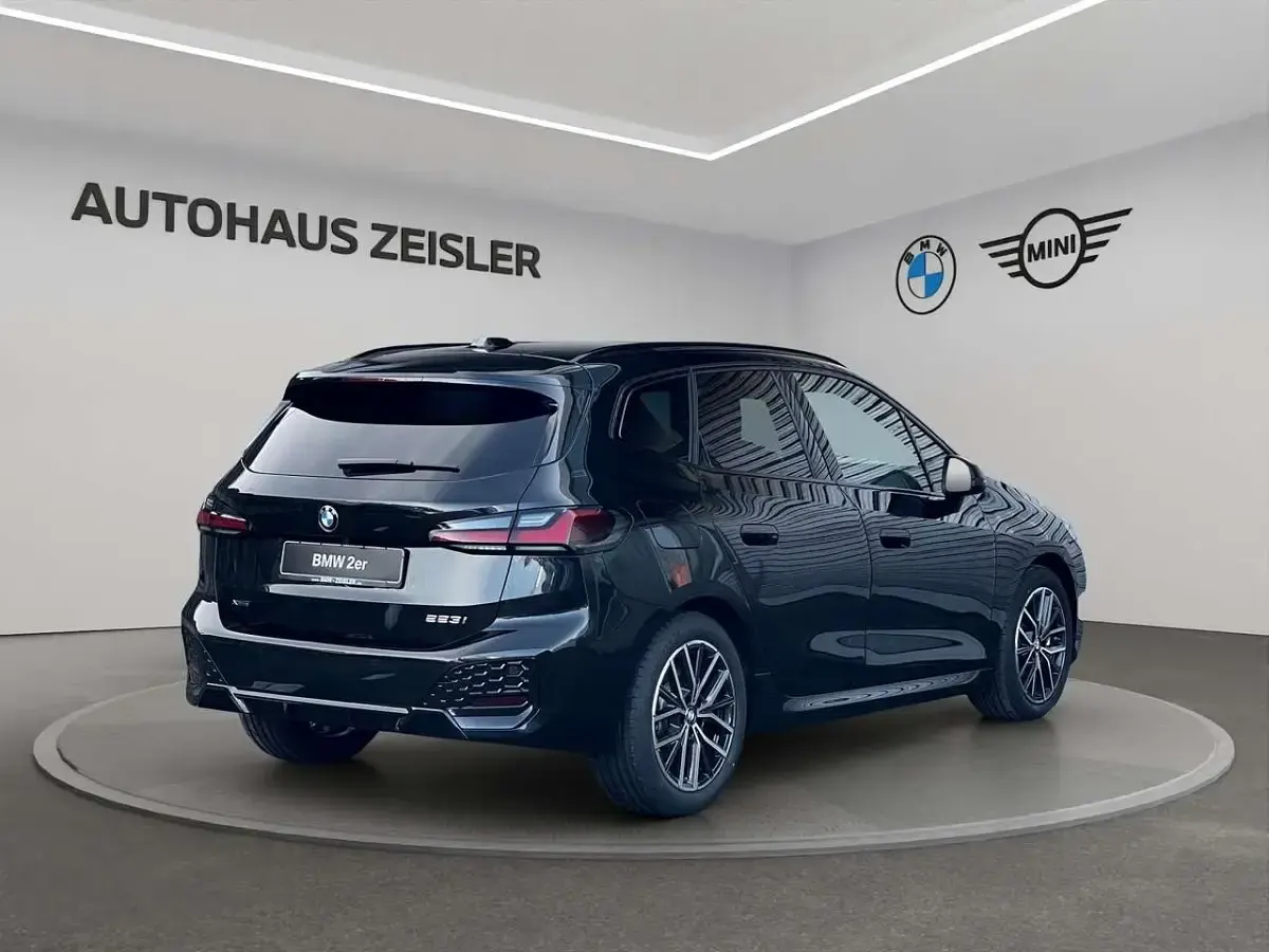 Gebraucht BMW 223 Active Tourer M Sport 218 PS (160 kW) 2025 Schwarz Van / Kleinbus