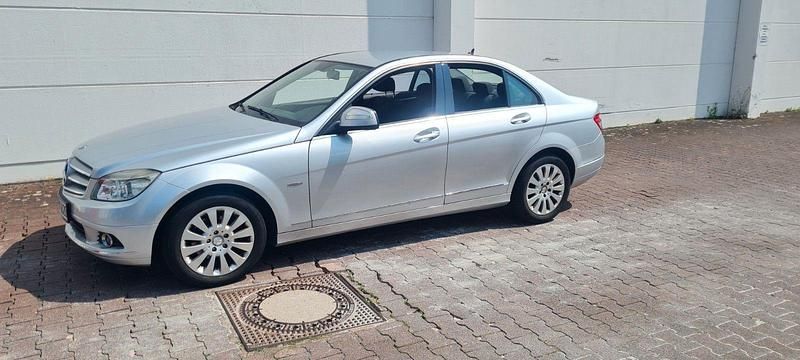 Silber Gebraucht 2007 Mercedes C180 Elegance Limousine | 7.490 € (Fairer Preis) - Bild 1/4