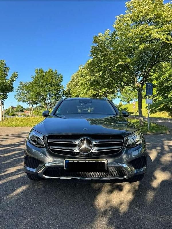 Grau Gebraucht 2017 Mercedes GLC250 SUV | 24.900 € (Fairer Preis) - Bild 1/4