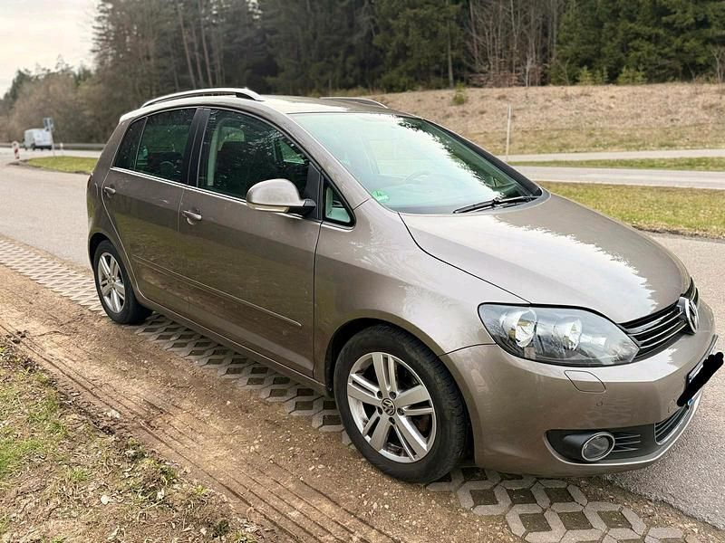Gebraucht VW Golf Plus Cross 102 PS (75 kW) 2009 Braun Van / Kleinbus