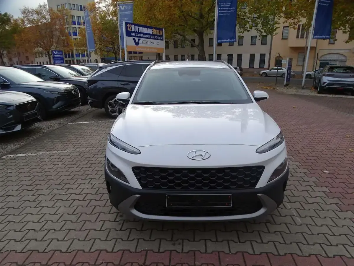 Gebraucht Hyundai Kona Trend 141 PS (103 kW) 2022 Weiß SUV
