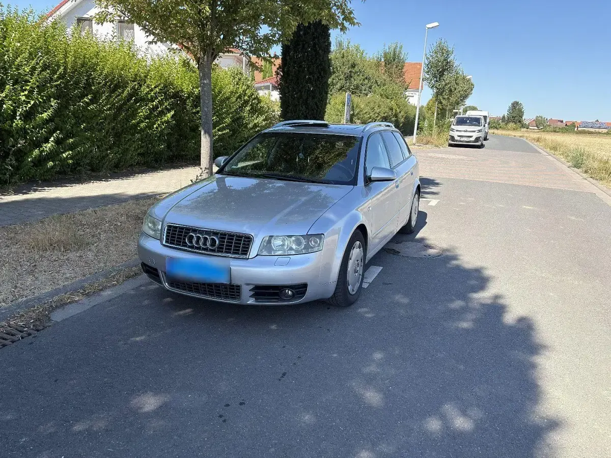 Gebraucht Audi A4 Basis 131 PS (96 kW) 2002 Silber Kombi