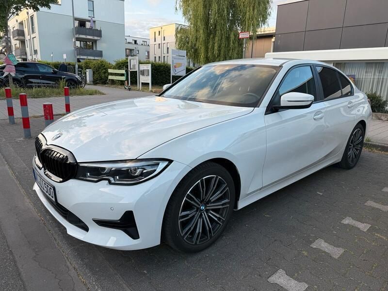 Weiß Gebraucht 2019 BMW 320 Limousine | 22.200 € (Fairer Preis) - Bild 1/4