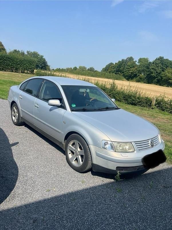 Grau Gebraucht 1999 VW Passat Limousine | 900 € (Fairer Preis) - Bild 1/4