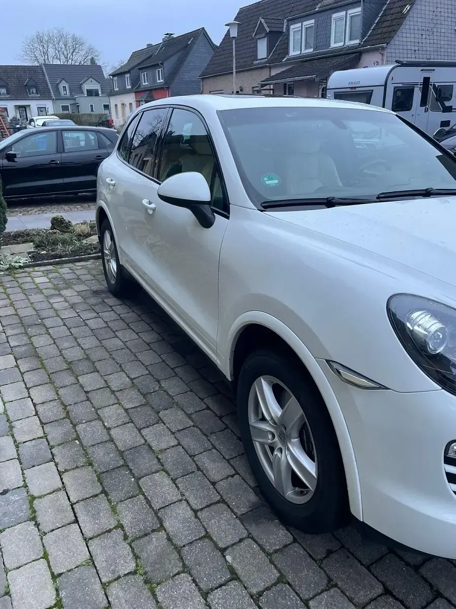 Second-hand Porsche Cayenne 300 CP (220 kW) 2013 Alb SUV