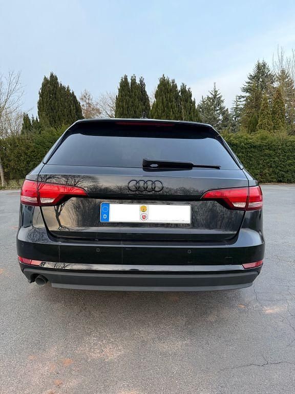 Gebraucht Audi A4 150 PS (110 kW) 2018 Schwarz Kombi