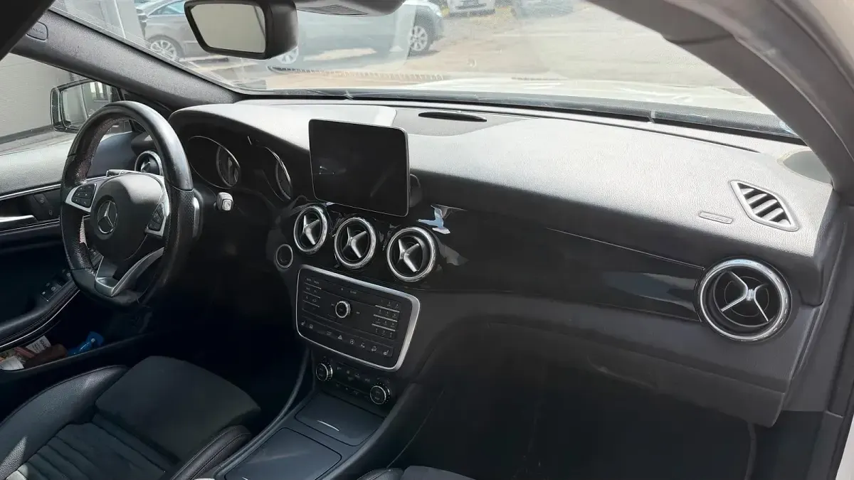 Gebraucht Mercedes GLA250 Night 211 PS (155 kW) 2016 Weiß SUV