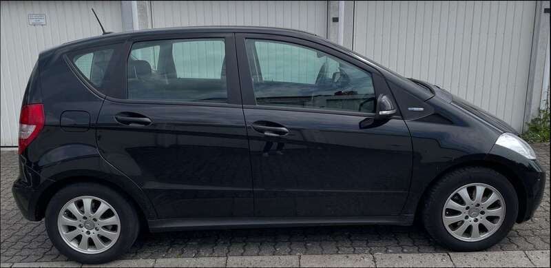 Schwarz Gebraucht 2012 Mercedes A180 Limousine | 5.600 € (Guter Preis) - Bild 1/3