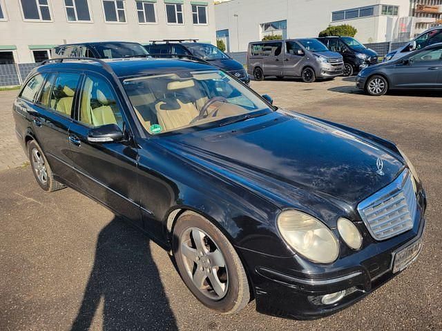 Obsidianschwarz Gebraucht 2006 Mercedes E350 Kombi | 3.999 € (Guter Preis) - Bild 1/4