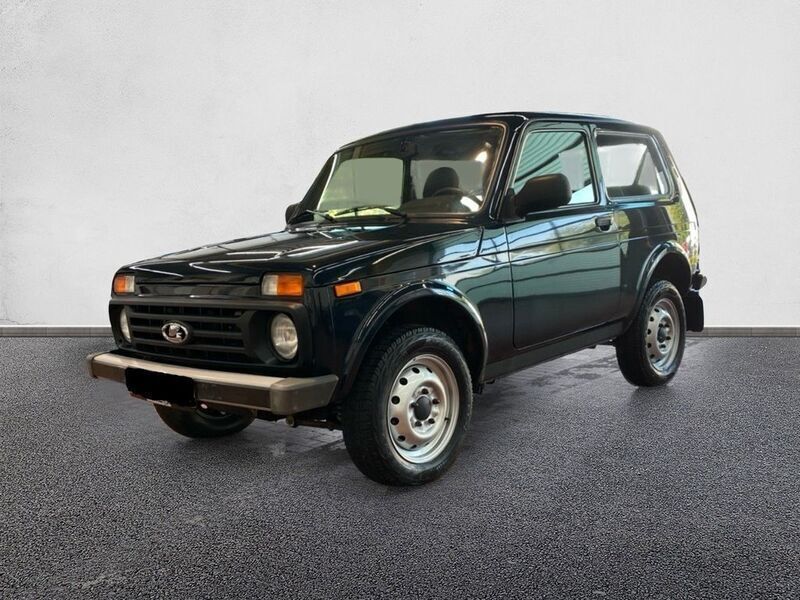Grün Gebraucht 2018 Lada Urban SUV | 9.990 € (Superpreis) - Bild 1/4