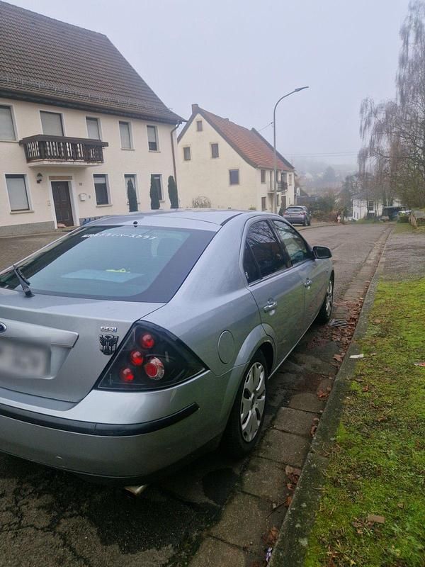 Gebraucht Ford Mondeo 131 PS (96 kW) 2004 Grau Limousine