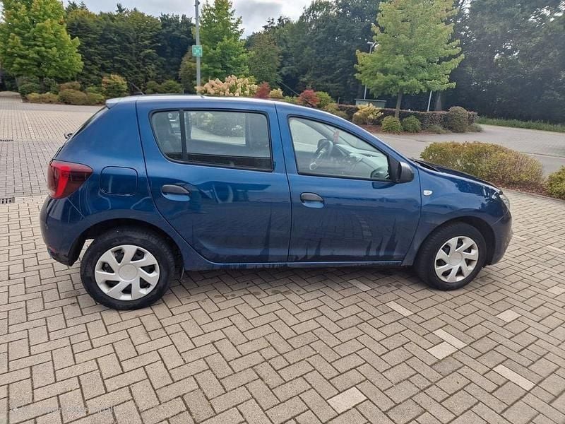 Blau Gebraucht 2019 Dacia Sandero Essentiel Kleinwagen | 7.500 € (Fairer Preis) - Bild 1/4