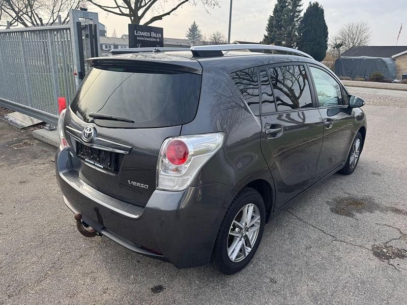 Gebraucht Toyota Verso 147 PS (108 kW) 2015 Grau Van / Kleinbus