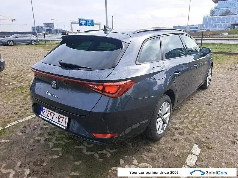 Usado Seat Leon 110 CV (80 kW) 2023 Gris Berlina