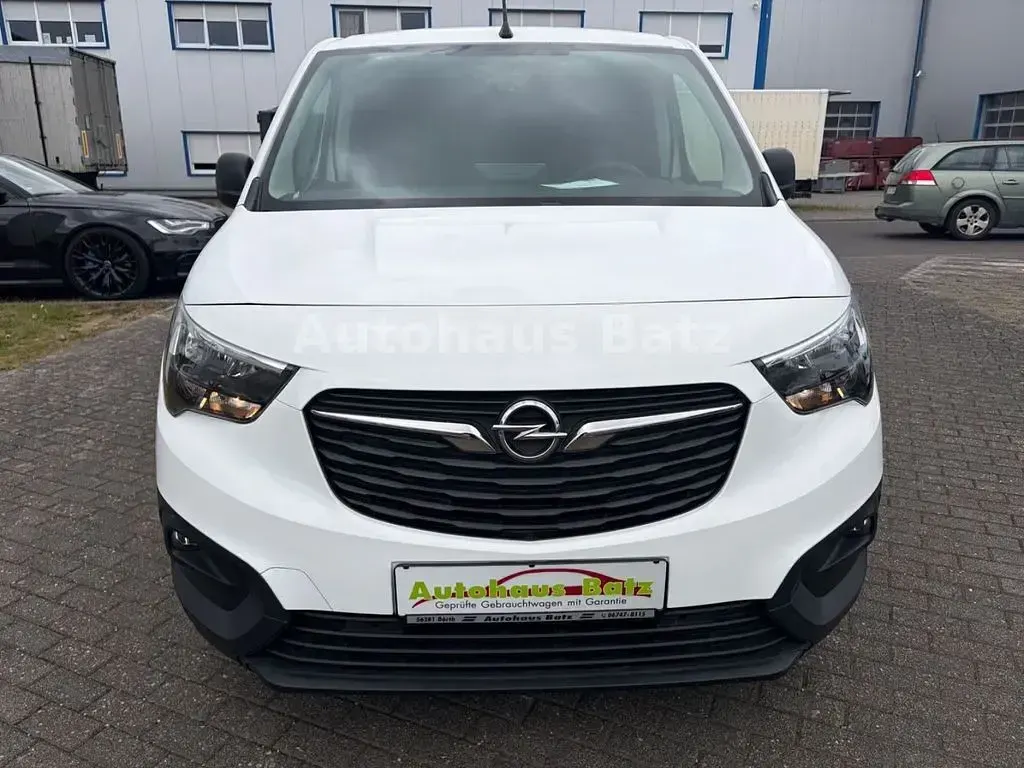 Gebraucht Opel Combo Selection 110 PS (80 kW) 2020 Weiß Van / Kleinbus