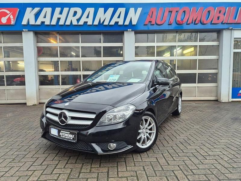Schwarz Gebraucht 2012 Mercedes B180 Van / Kleinbus | 8.299 € (Fairer Preis) - Bild 1/4