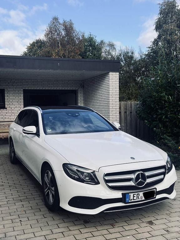 Weiß Gebraucht 2018 Mercedes E220 Kombi | 19.990 € (Guter Preis) - Bild 1/4