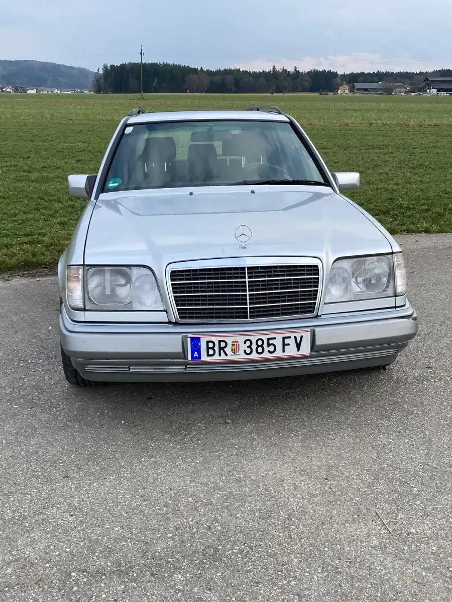 Gebraucht Mercedes E200 136 PS (100 kW) 1994 Silber Kombi