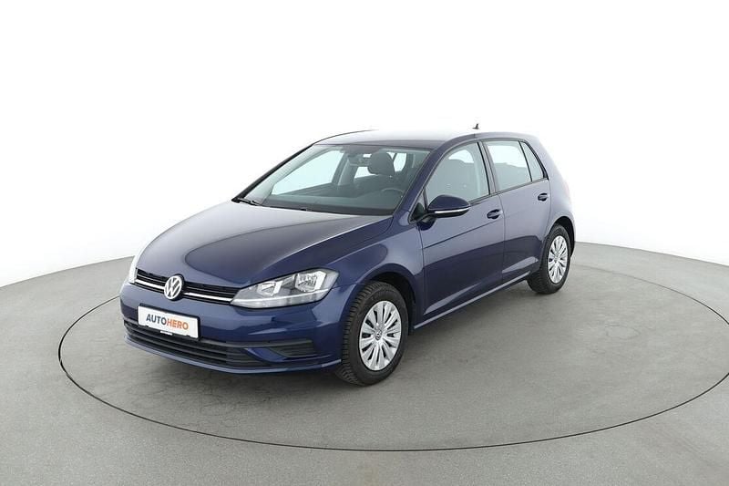 Blau Gebraucht 2018 VW Golf VII Trendline Limousine | 12.960 € (Guter Preis) - Bild 1/3