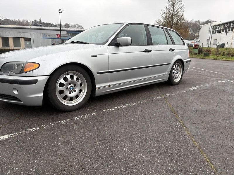 Gebraucht BMW 318 143 PS (105 kW) 2002 Silber Kombi