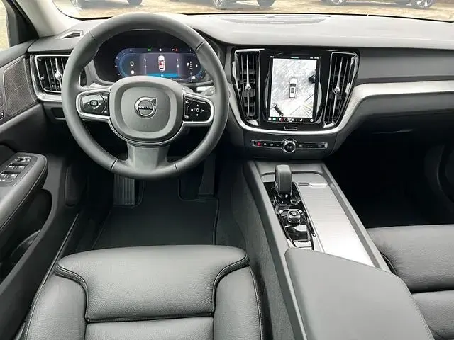 Gebraucht Volvo V60 Plus 197 PS (144 kW) 2025 Grau Kombi