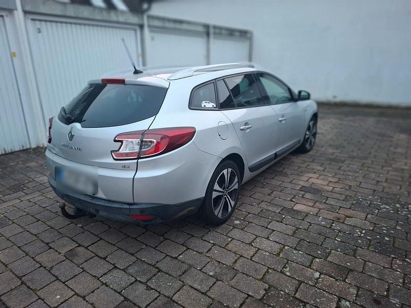 Gebraucht Renault Mégane GrandTour Bose Edition 131 PS (96 kW) 2012 Silber Kombi