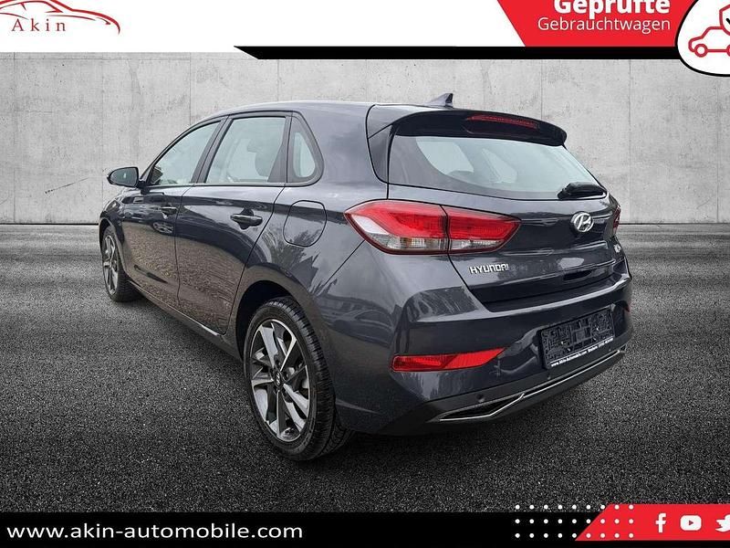 Gebraucht Hyundai i30 120 PS (88 kW) 2023 Grau Kleinwagen