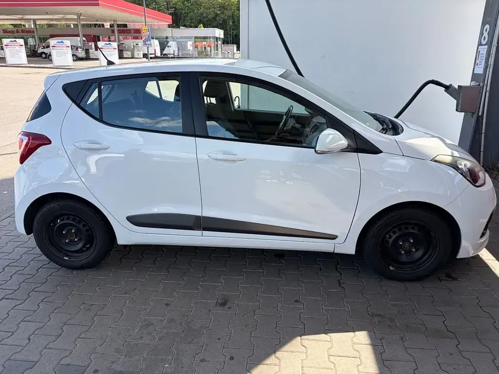 Gebraucht Hyundai i10 YES! 67 PS (49 kW) 2015 Weiß Kleinwagen