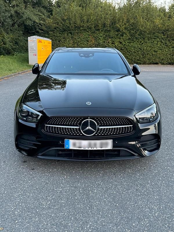 Schwarz Gebraucht 2020 Mercedes E300 Limousine | 44.299 € - Bild 1/4