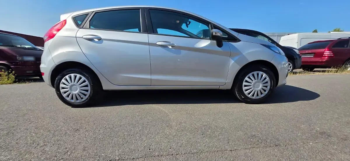 Gebraucht Ford Fiesta 96 PS (70 kW) 2008 Silber Kleinwagen