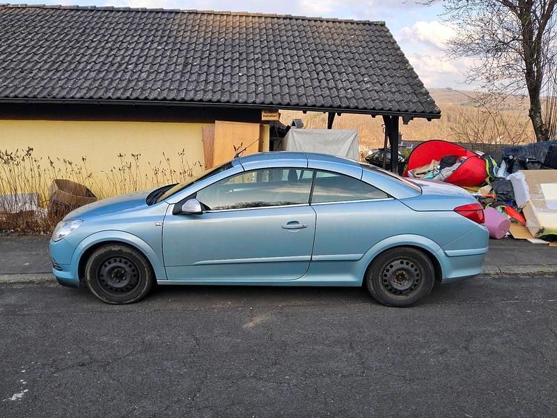 Gebraucht Opel Astra Cabriolet 140 PS (102 kW) 2010 Cabrio