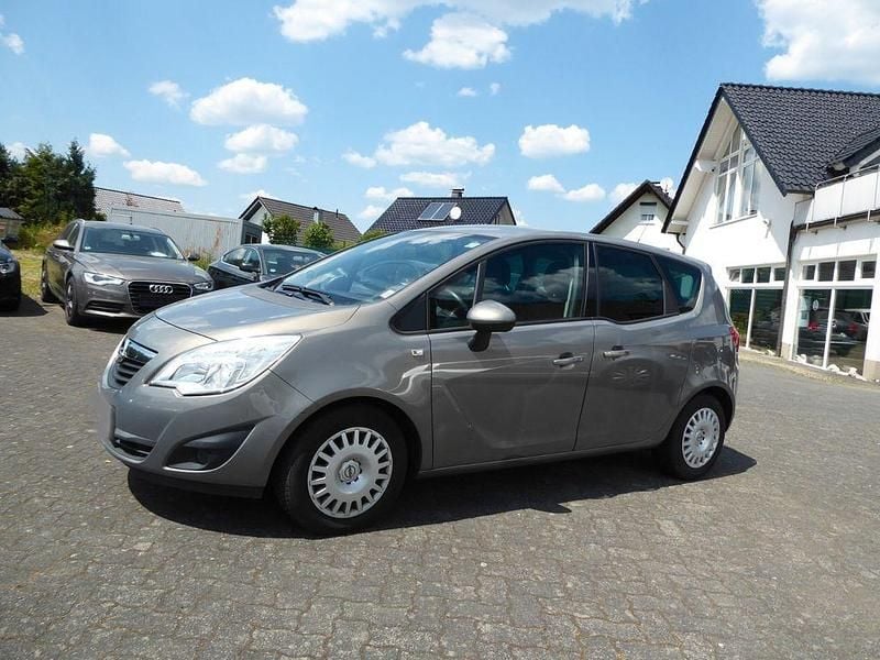 Grau Gebraucht 2011 Opel Meriva Design Edition Van / Kleinbus | 6.300 € (Teuer) - Bild 1/4