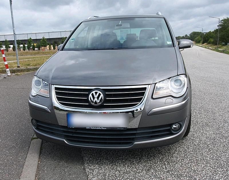 Grau Gebraucht 2007 VW Touran Highline Van / Kleinbus | 5.800 € (Fairer Preis) - Bild 1/4