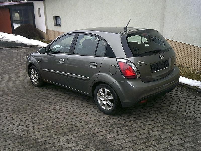 Gebraucht Kia Rio Vision 97 PS (71 kW) 2011 Silber Limousine