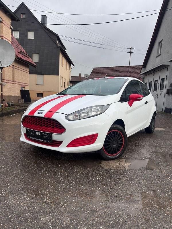 Gebraucht Ford Fiesta Celebration 60 PS (44 kW) 2017 Weiß Kleinwagen