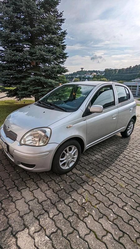 Gebraucht 2004 Toyota Yaris Coupé | 2.000 € (Teuer) - Bild 1/4