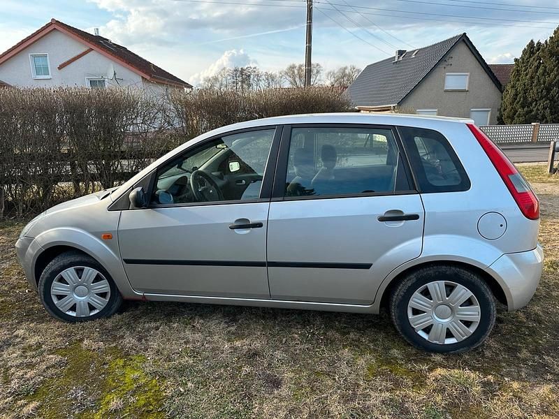 Gebraucht Ford Fiesta 70 PS (51 kW) 2003 Silber Kleinwagen