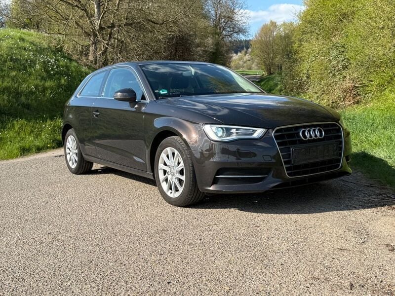 Schwarz Gebraucht 2013 Audi A3 Ambition Limousine | 8.999 € - Bild 1/4