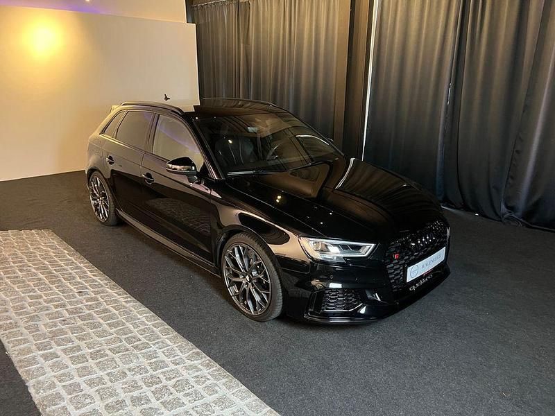 Mythosschwarz Gebraucht 2019 Audi RS3 Sportback Sport Kleinwagen | 46.990 € (Etwas zu teuer) - Bild 1/4