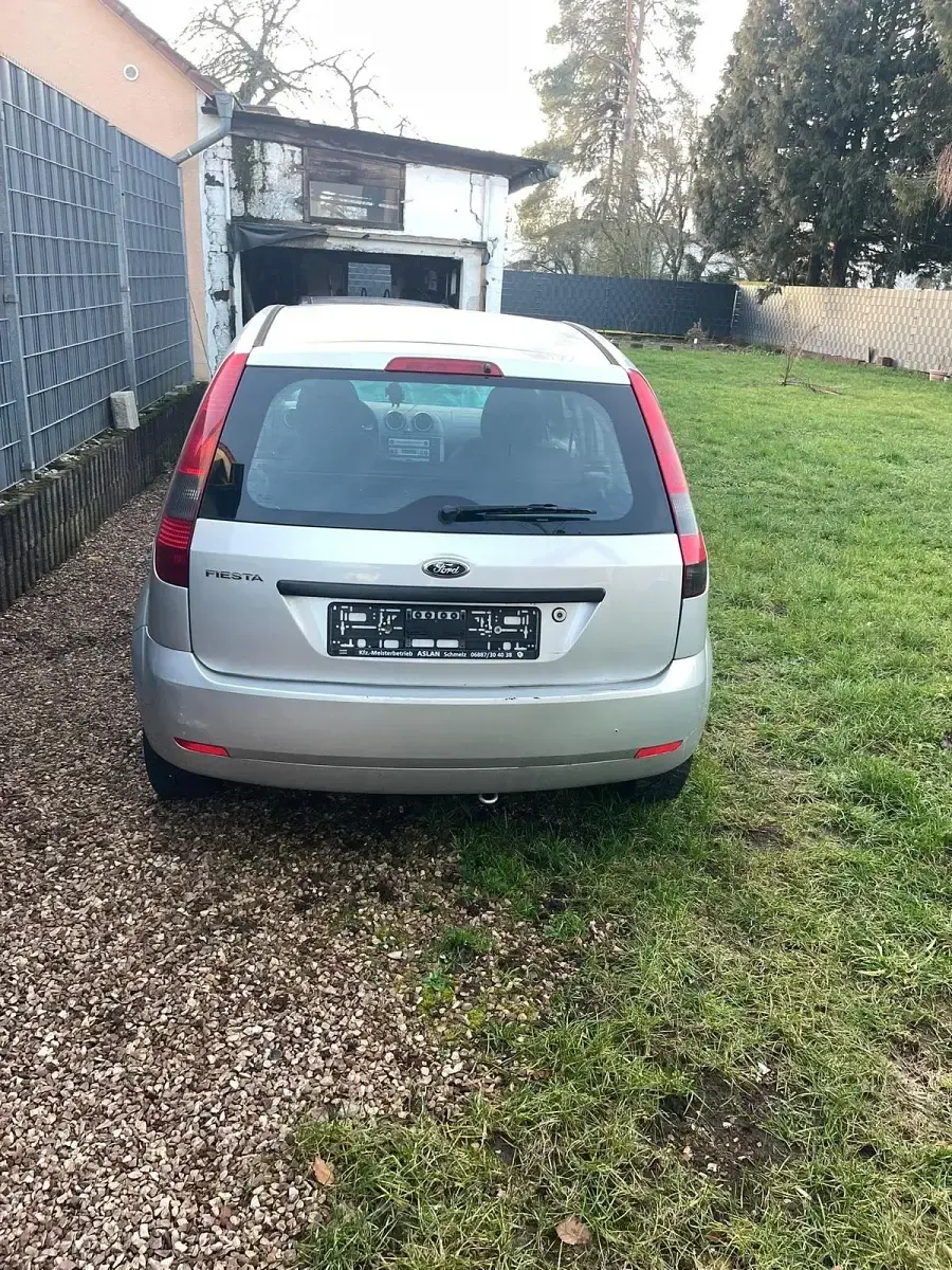 Gebraucht Ford Fiesta 2005 Silber Kleinwagen