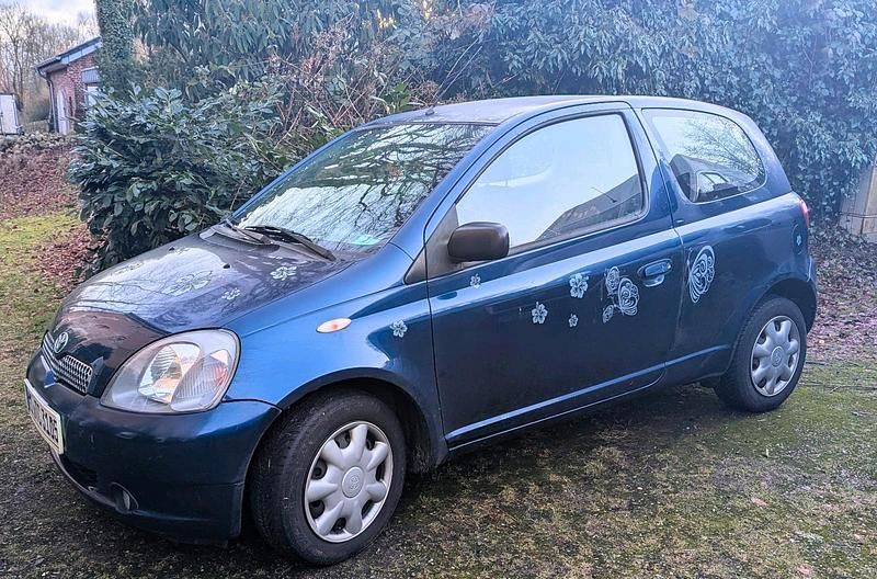 Blau Gebraucht 2001 Toyota Yaris Kleinwagen | 1.100 € - Bild 1/4