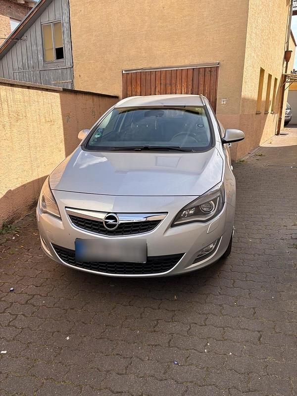 Gebraucht Opel Astra 115 PS (84 kW) 2011 Silber Kombi