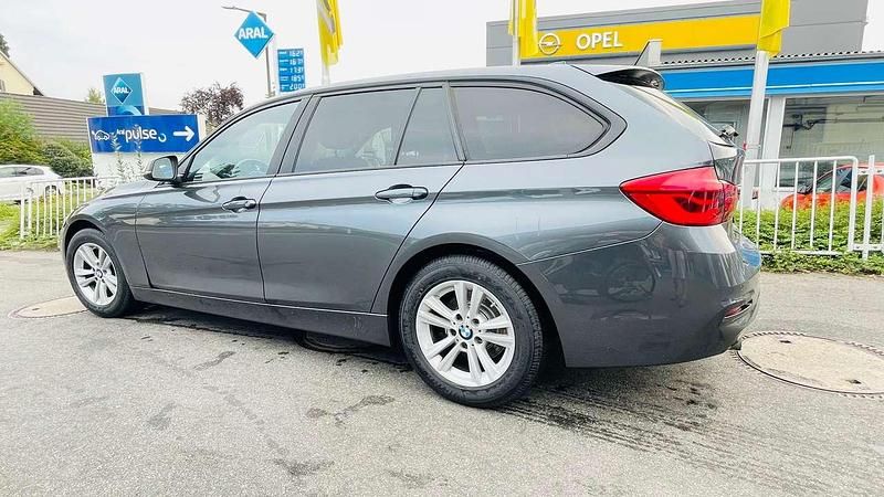 Grau Gebraucht 2016 BMW 318 Kombi | 9.900 € (Guter Preis) - Bild 1/4