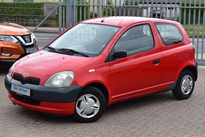 Rot Gebraucht 2001 Toyota Yaris Eco Limousine | 1.290 € (Fairer Preis) - Bild 1/4