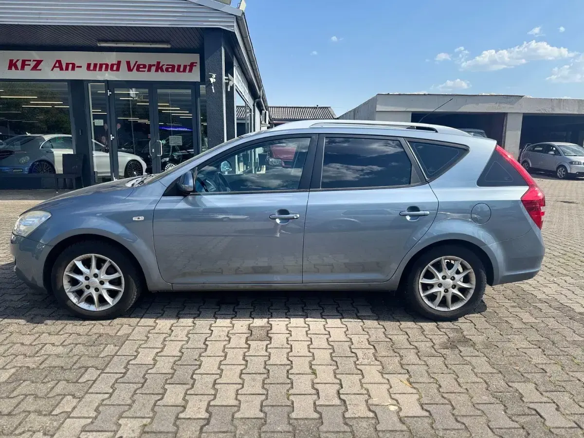 Gebraucht Kia Ceed 143 PS (105 kW) 2009 Blau Kleinwagen