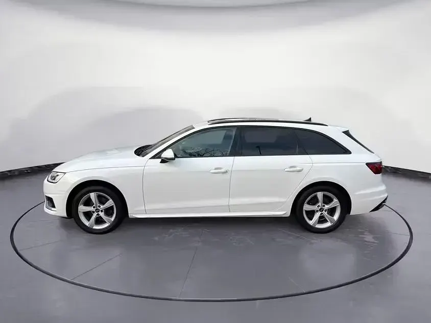 Używany Audi A4 Advanced 163 KM (119 kW) 2022 Biały Kombi