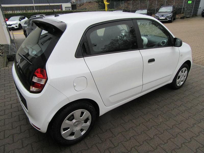 Gebraucht Renault Twingo Life 69 PS (50 kW) 2018 Weiß Kleinwagen
