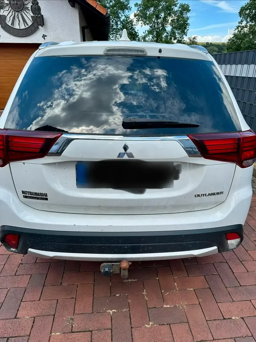 Gebraucht Mitsubishi Outlander 150 PS (110 kW) 2019 Weiß SUV