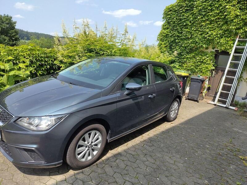 Grau Gebraucht 2019 Seat Ibiza Style Kleinwagen | 9.800 € (Fairer Preis) - Bild 1/4
