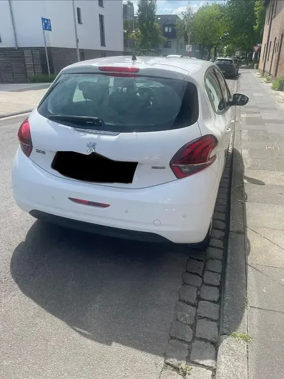 Gebraucht Peugeot 208 Active 82 PS (60 kW) 2016 Weiß Kleinwagen